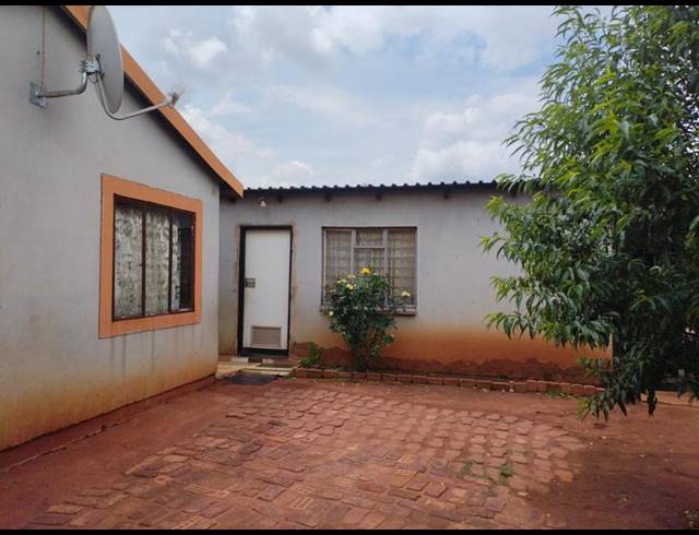 2 BEDROOM HOUSE FOR SALE IN ZONKIZIZWE
